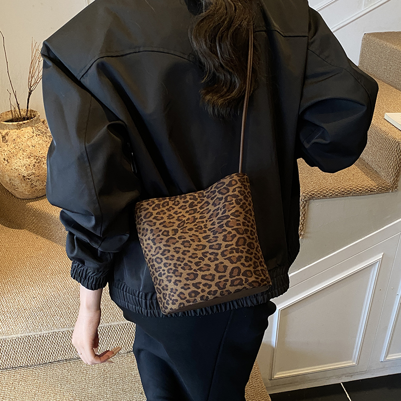 LEFTSIDE Design PU suede Leopa - Bucket Bag Suede recensione e prezzo