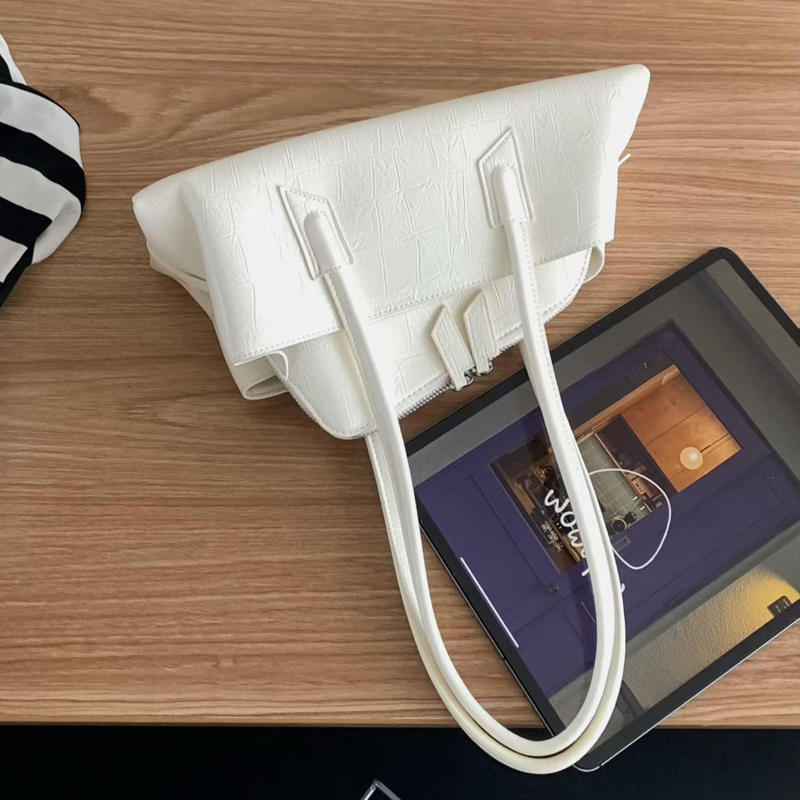 Small La Passeggiata Underarm  - Luxury Bags La recensione e prezzo
