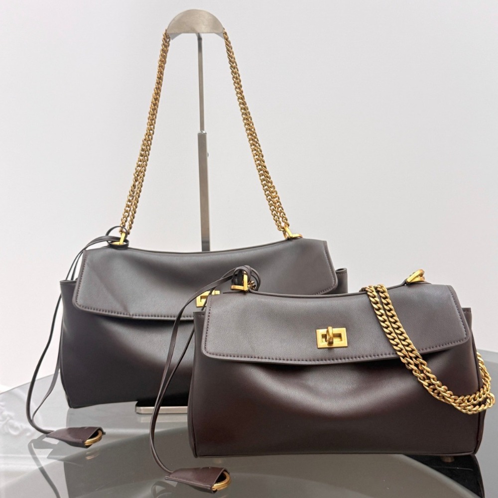 New Horizontal Cowhide Chain B - Luxury Bags Old Money recensione e prezzo