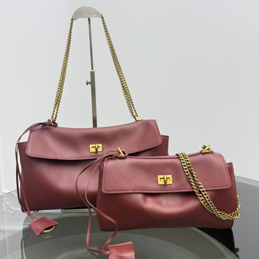 New Horizontal Cowhide Chain B - Luxury Bags Old Money recensione e prezzo