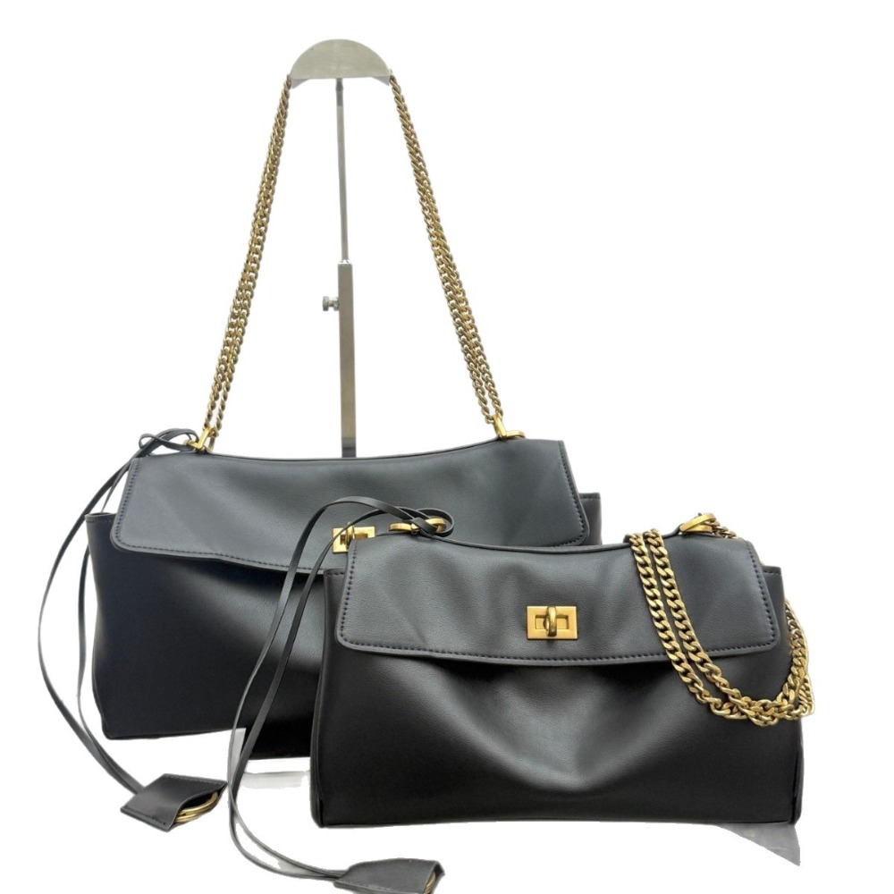 New Horizontal Cowhide Chain B - Luxury Bags Old Money recensione e prezzo