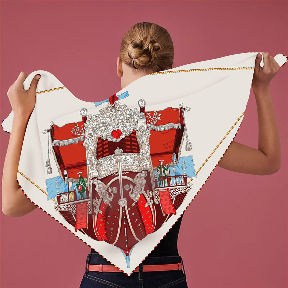 Triangle Shape Silk Twill Scar - Luxury Bags La recensione e prezzo