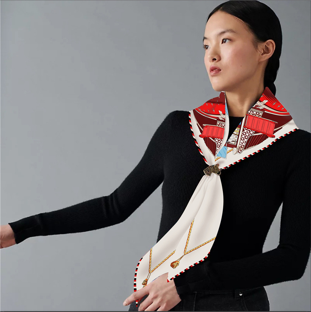 Triangle Shape Silk Twill Scar - Luxury Bags La recensione e prezzo